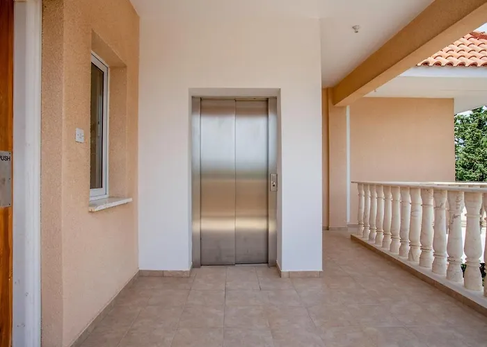 Tranquil Hideaway With Breathtaking Sea Views *