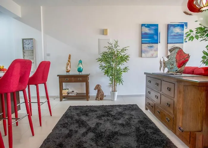 Tranquil Hideaway With Breathtaking Sea Views